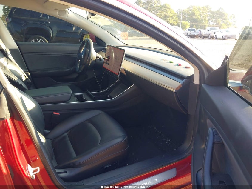 TESLA MODEL 3 - zdjęcie 5