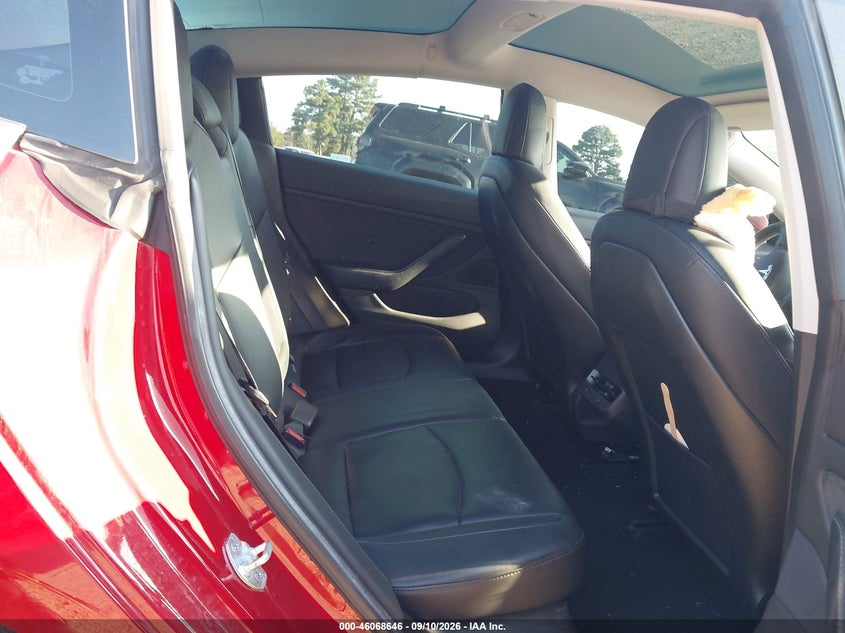 TESLA MODEL 3 - zdjęcie 8
