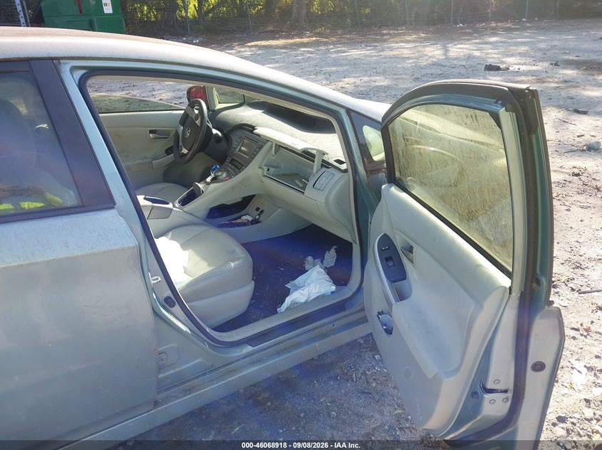 2013 TOYOTA PRIUS auction photo 5