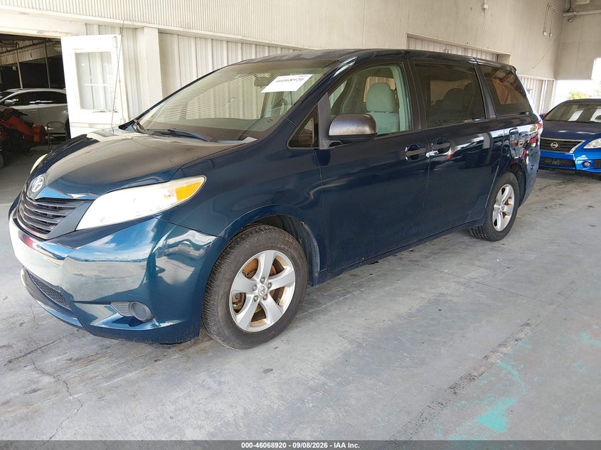 2011 TOYOTA SIENNA auction photo 2