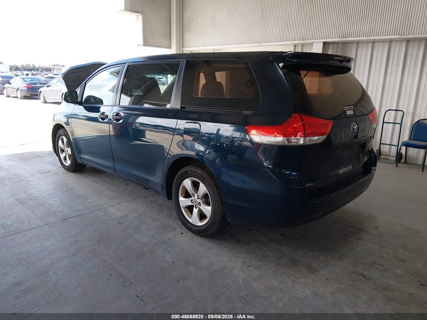 2011 TOYOTA SIENNA auction photo 3