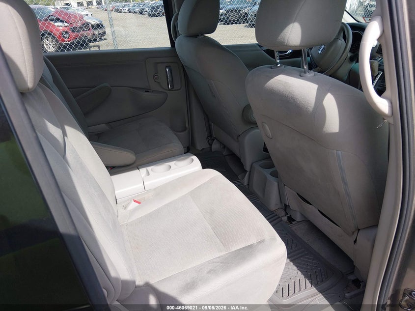 2015 NISSAN QUEST auction photo 8