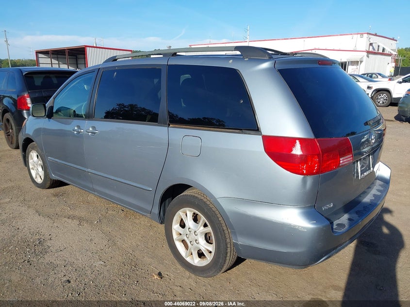 2004 TOYOTA SIENNA auction photo 3