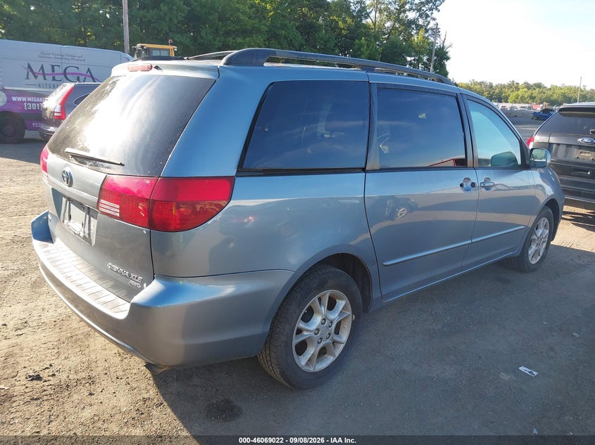 2004 TOYOTA SIENNA auction photo 4