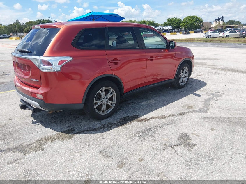 2015 MITSUBISHI OUTLANDER auction photo 4