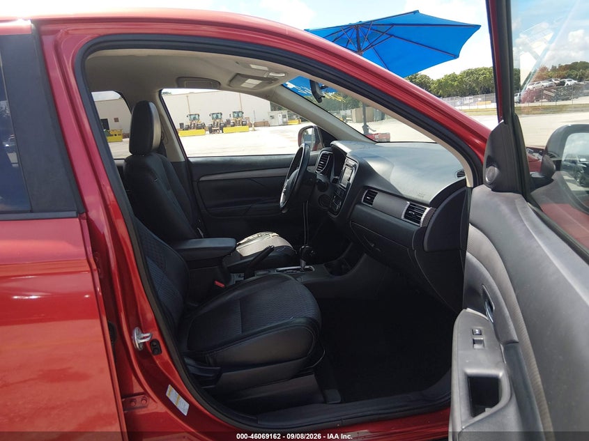 2015 MITSUBISHI OUTLANDER auction photo 5