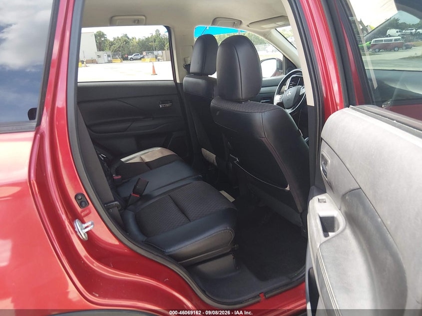 2015 MITSUBISHI OUTLANDER auction photo 8
