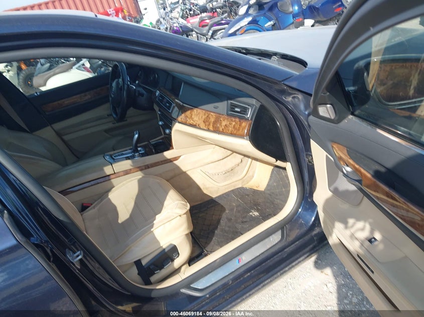 2013 BMW 750LI auction photo 5