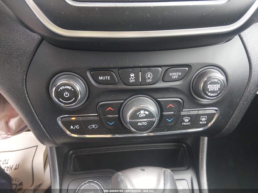 2022 JEEP CHEROKEE LATITUDE LUX 4X4 · Фото 18