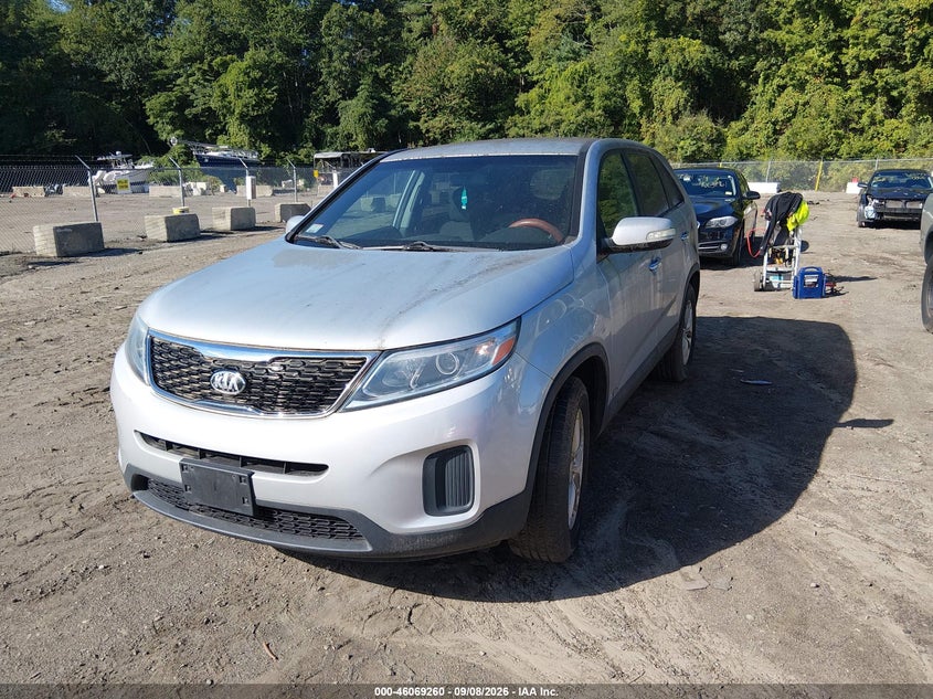 2015 KIA SORENTO auction photo 2