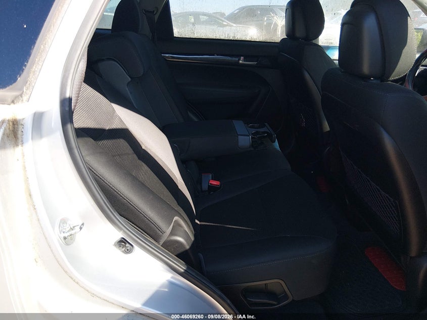 2015 KIA SORENTO auction photo 8