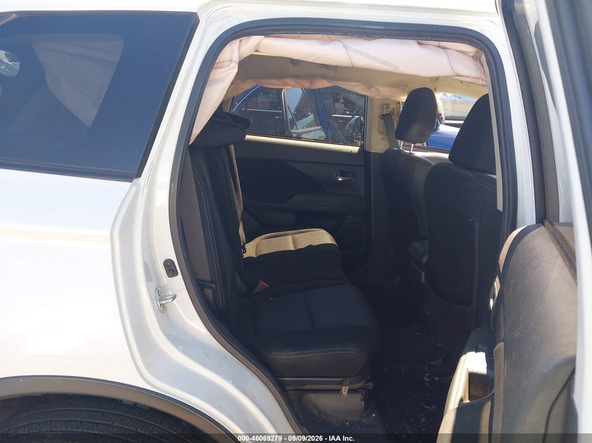 2016 MITSUBISHI OUTLANDER auction photo 8