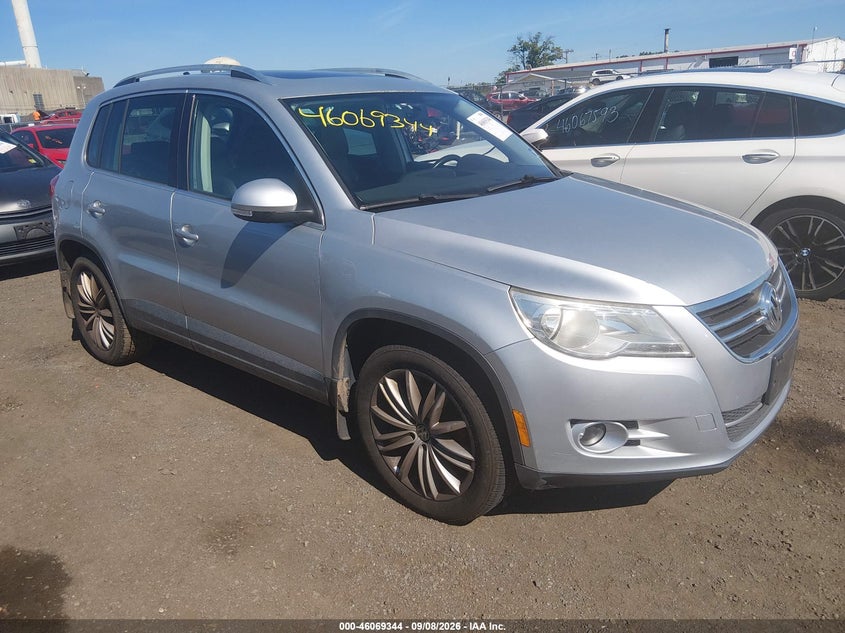 2011 VOLKSWAGEN TIGUAN auction photo 1