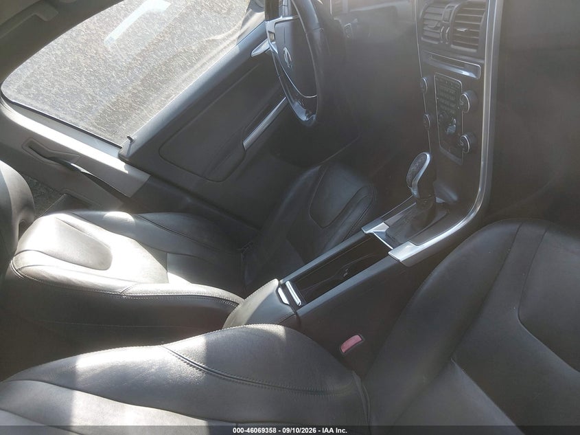 2015 VOLVO XC60 auction photo 5
