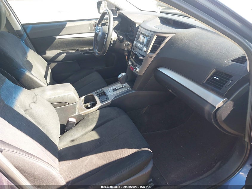 2013 SUBARU OUTBACK auction photo 5