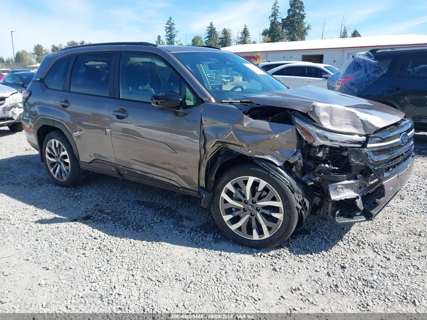 Vin: jf2slstd9sh433672, lot: 46568975, subaru forester touring hybrid 2025 img_1