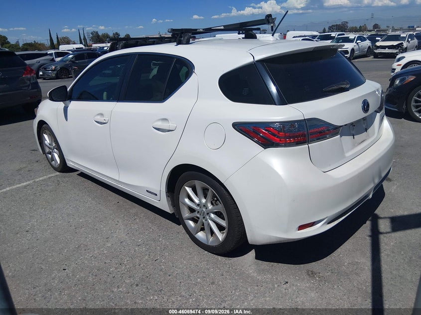 2013 LEXUS CT 200H auction photo 3
