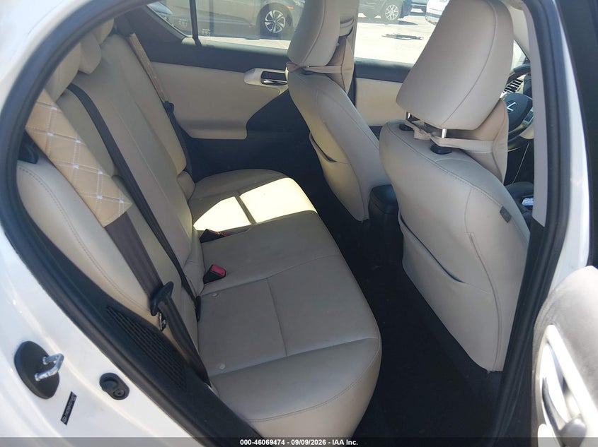 2013 LEXUS CT 200H auction photo 8