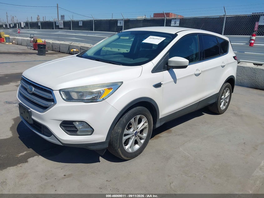 Vin: 1fmcu9gd4hue49728, lot: 46569046, ford escape se 20172