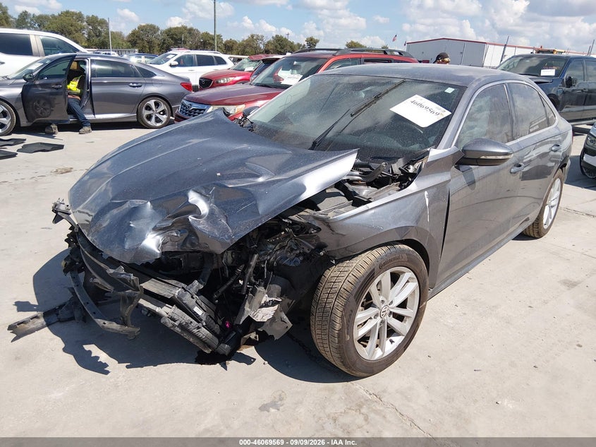 2020 VOLKSWAGEN PASSAT auction photo 2