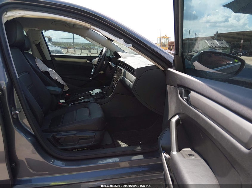 2020 VOLKSWAGEN PASSAT auction photo 5