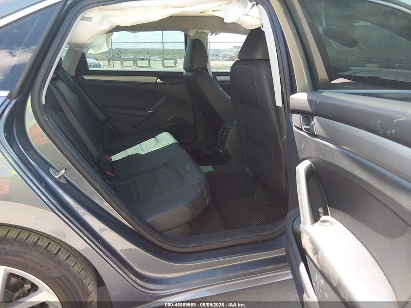 2020 VOLKSWAGEN PASSAT auction photo 8