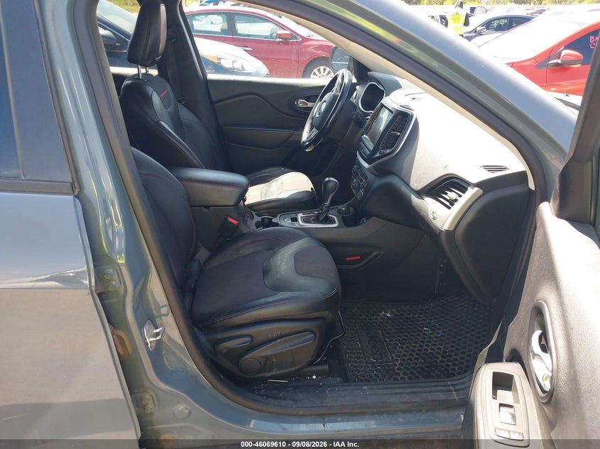 2014 JEEP CHEROKEE auction photo 5