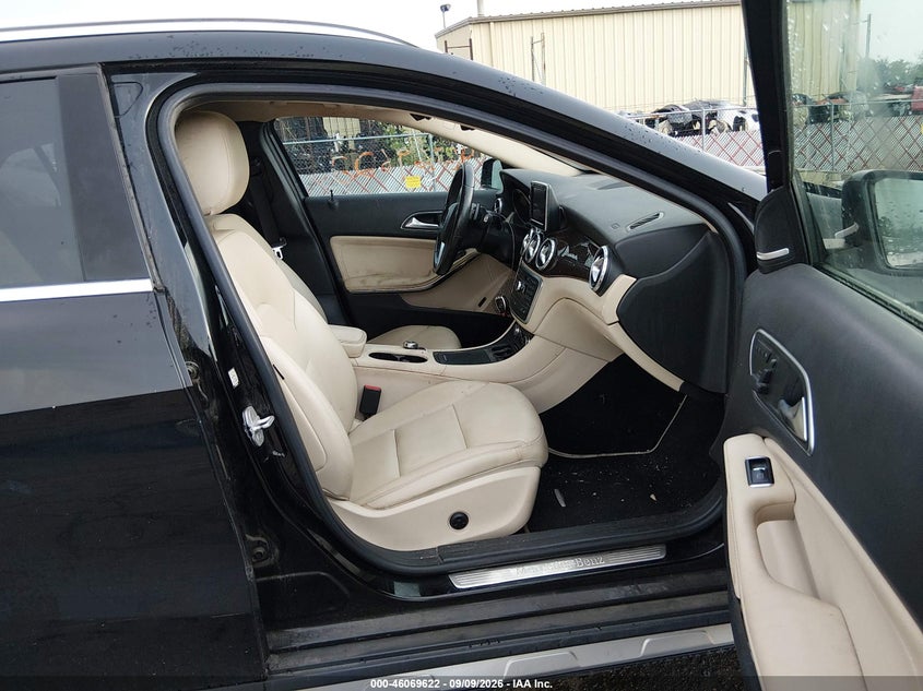2015 MERCEDES-BENZ GLA 250 auction photo 5