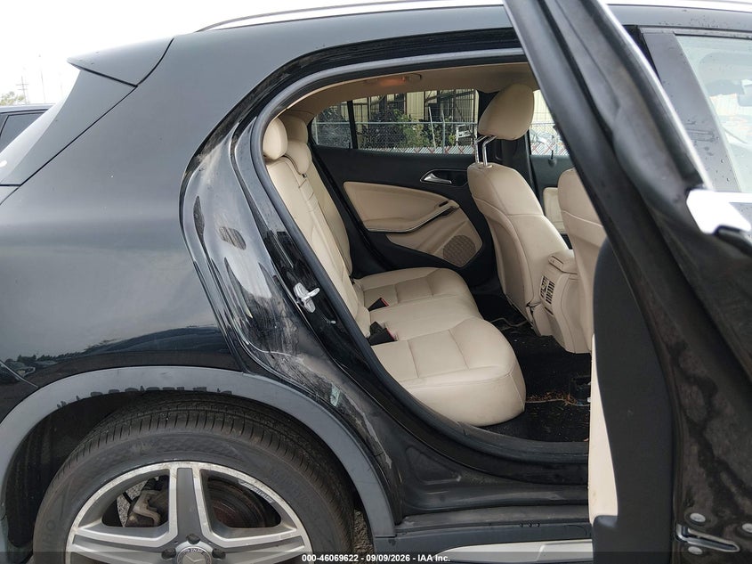 2015 MERCEDES-BENZ GLA 250 auction photo 8