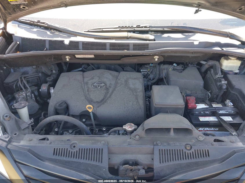 TOYOTA SIENNA - zdjęcie 10