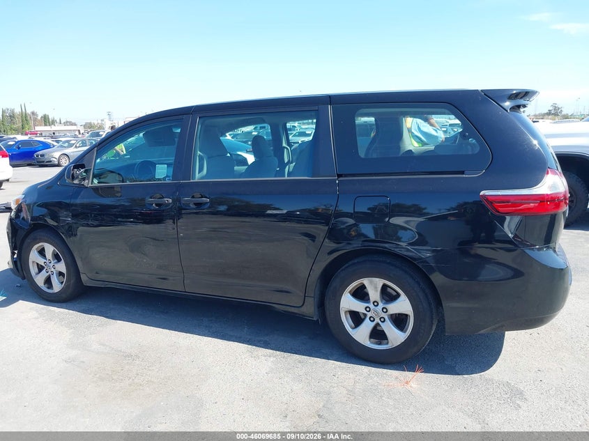 TOYOTA SIENNA - zdjęcie 14