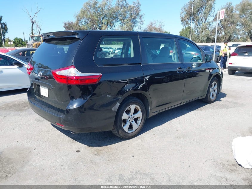TOYOTA SIENNA - zdjęcie 4