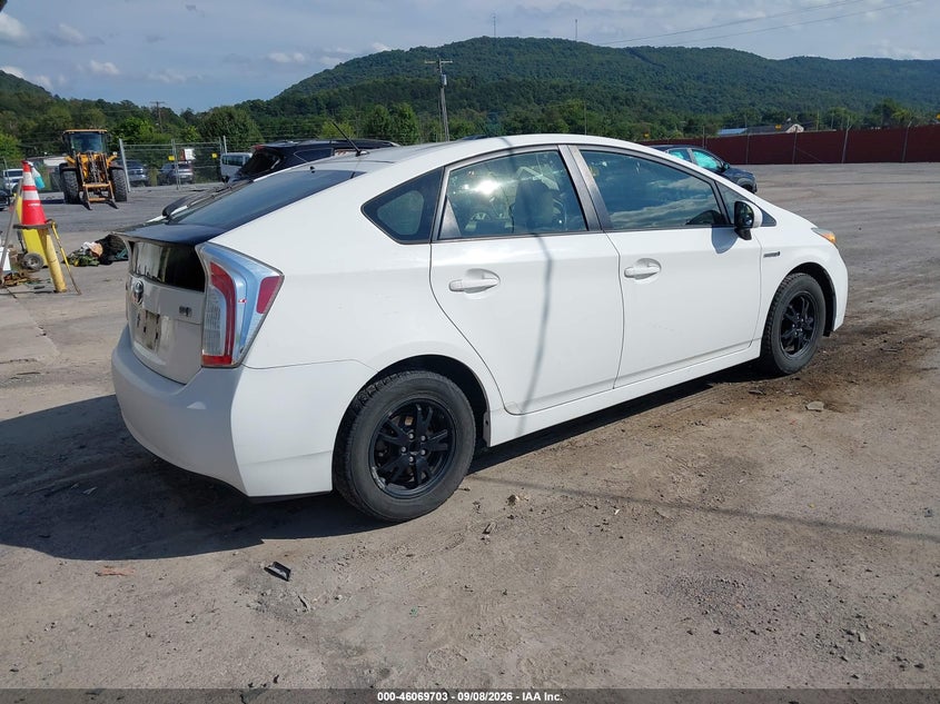 2013 TOYOTA PRIUS auction photo 4