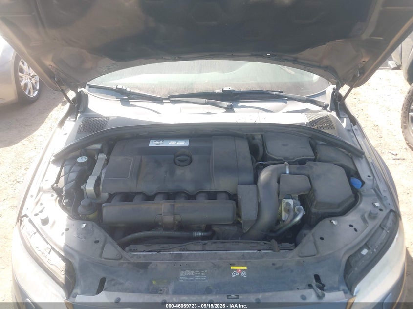 VOLVO XC70 2011 VIN YV4940BZ3B1095283
