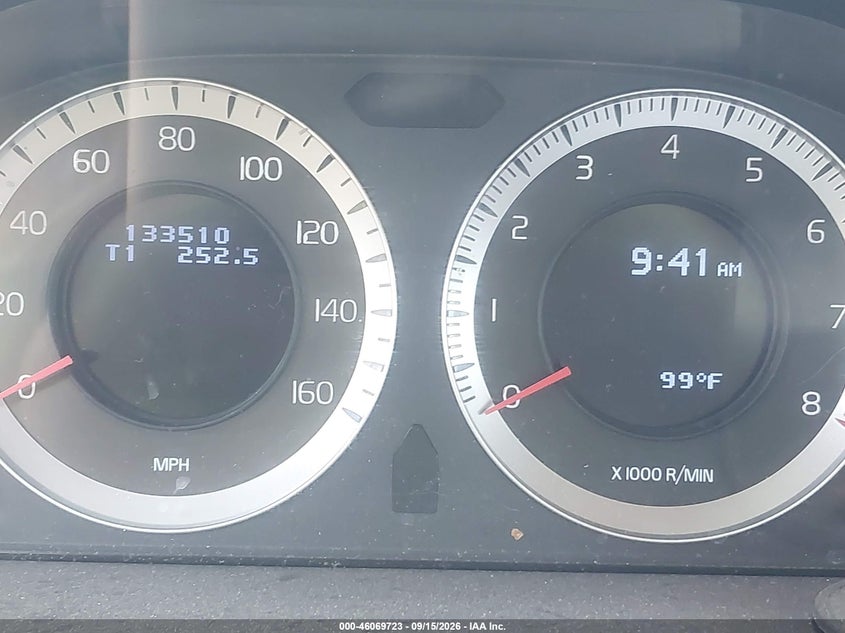 VOLVO XC70 2011 VIN YV4940BZ3B1095283