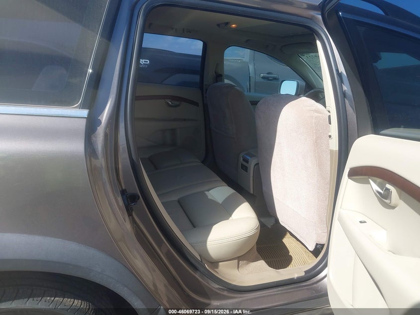VOLVO XC70 2011 VIN YV4940BZ3B1095283