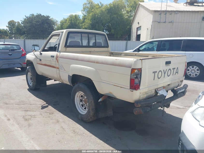 1986 TOYOTA PICKUP auction photo 3