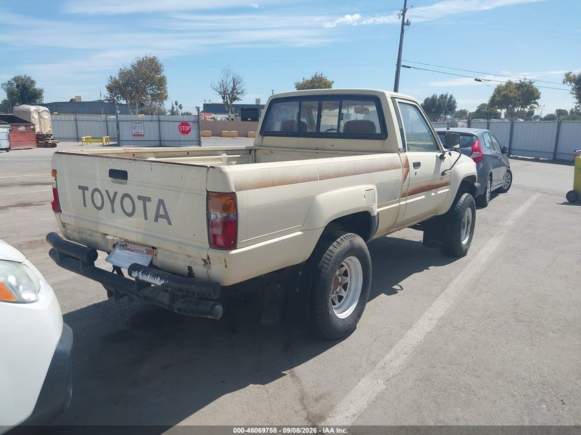 1986 TOYOTA PICKUP auction photo 4