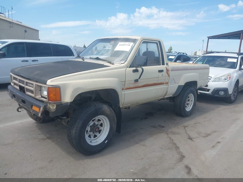 1986 TOYOTA PICKUP auction photo 6