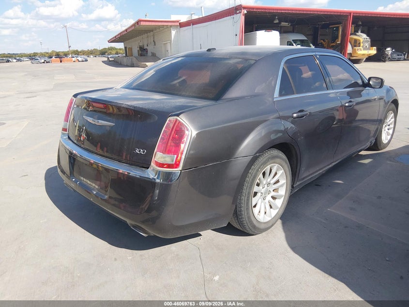 2013 CHRYSLER 300 auction photo 4
