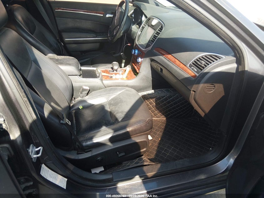 2013 CHRYSLER 300 auction photo 5