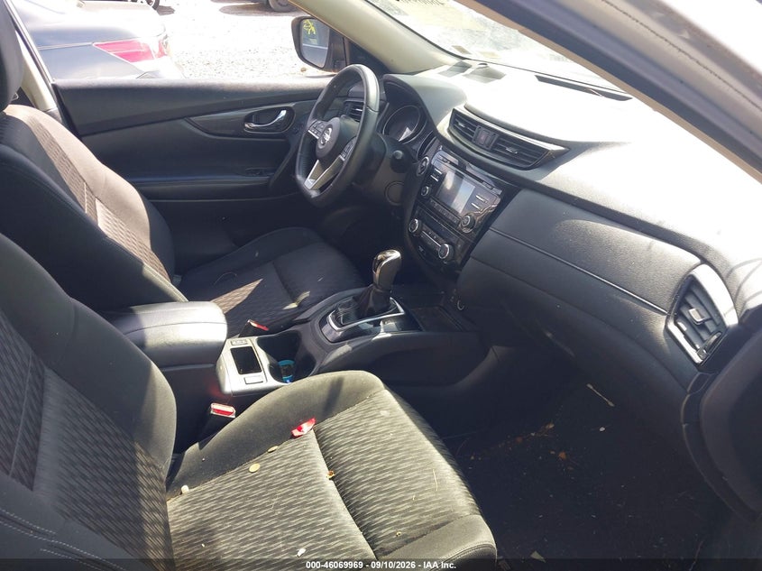 2017 NISSAN ROGUE auction photo 5