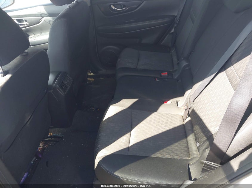 2017 NISSAN ROGUE auction photo 8