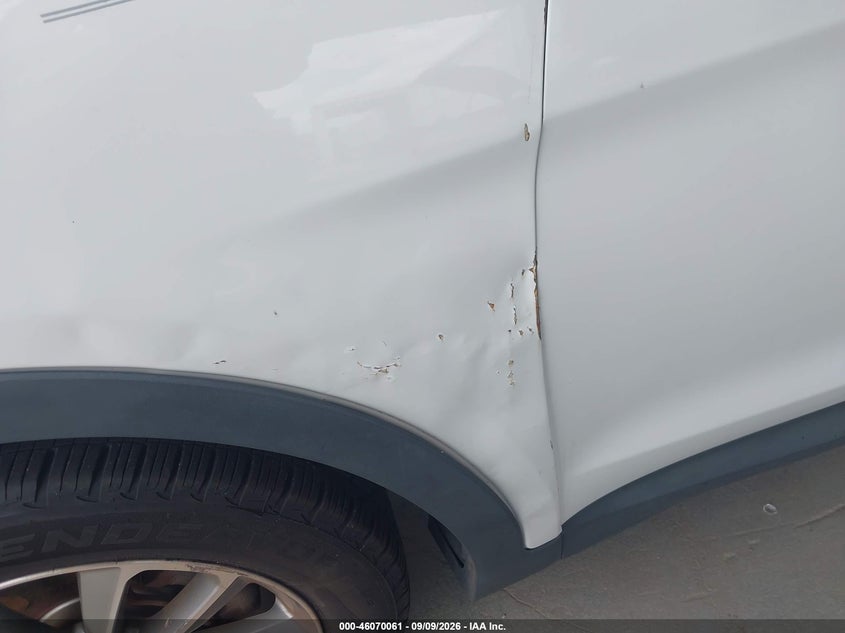 2017 HYUNDAI SANTA FE auction photo 6