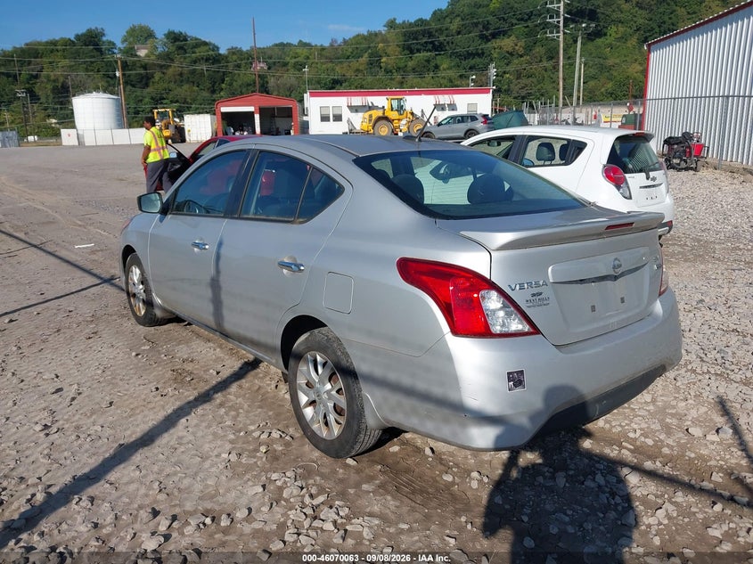 2017 NISSAN VERSA auction photo 3