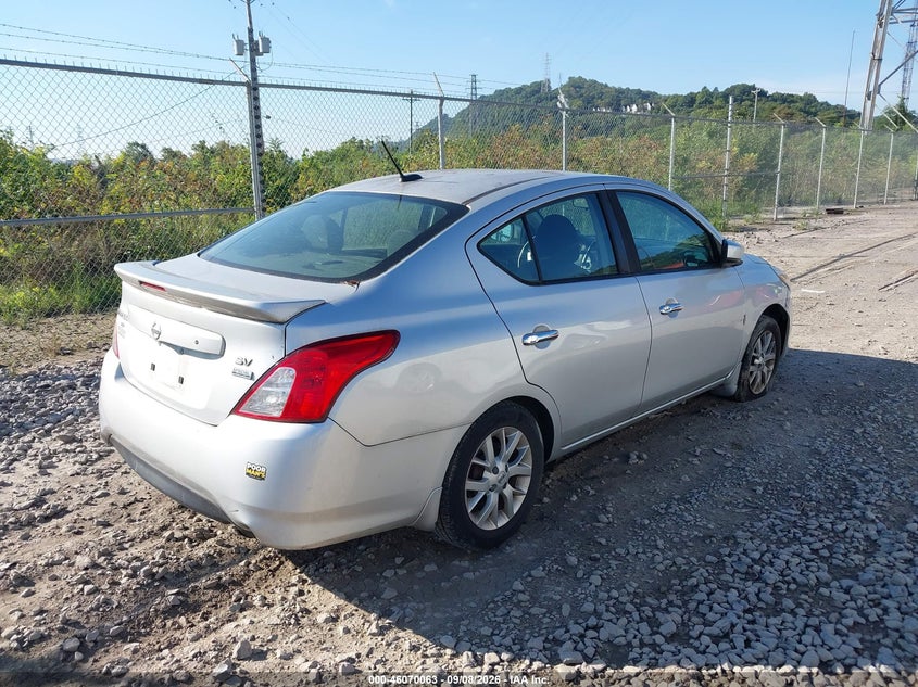 2017 NISSAN VERSA auction photo 4