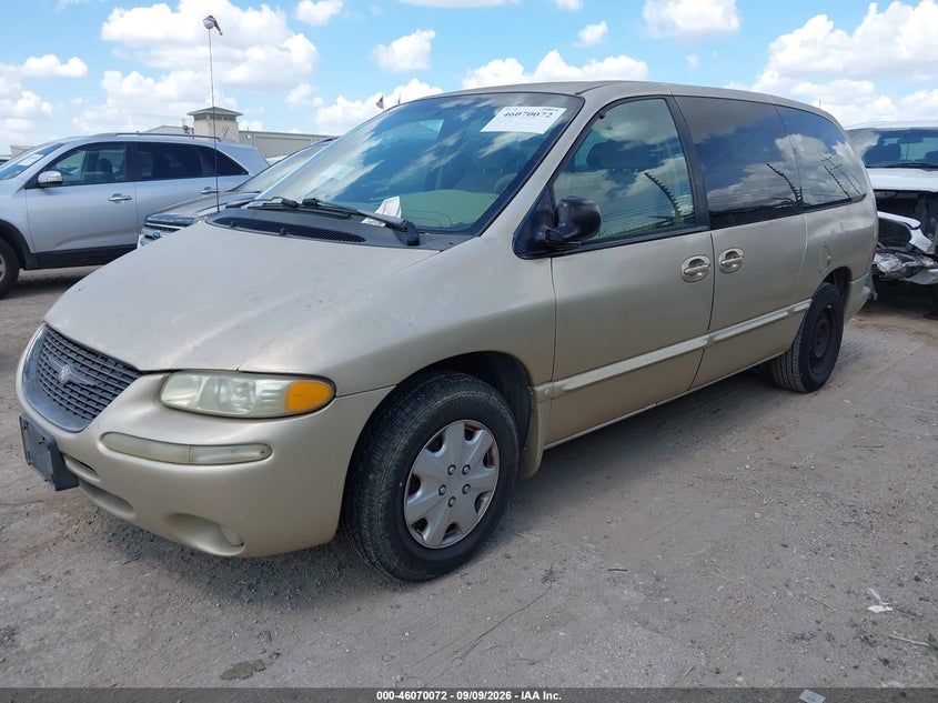 2000 CHRYSLER TOWN & COUNTRY auction photo 2