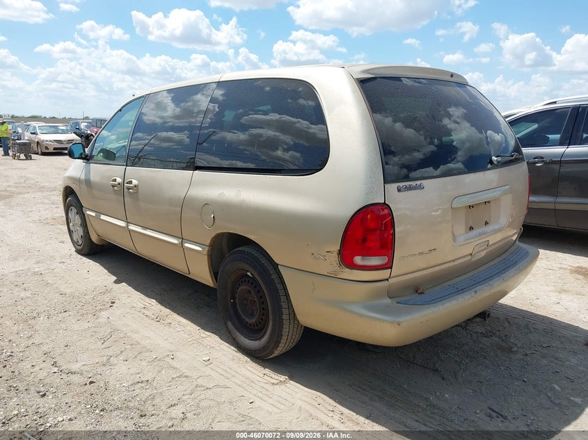 2000 CHRYSLER TOWN & COUNTRY auction photo 3