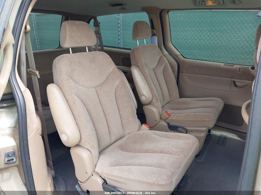 2000 CHRYSLER TOWN & COUNTRY auction photo 8