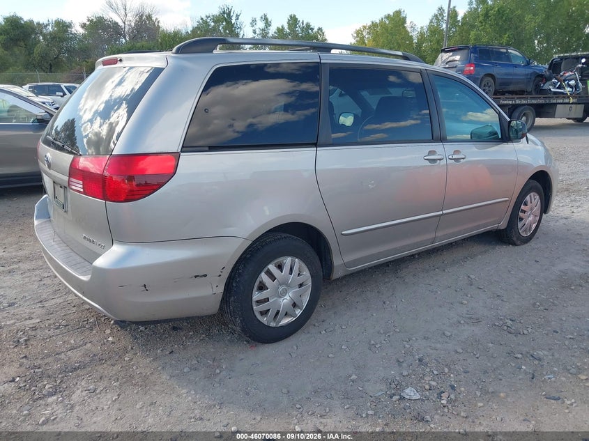 2005 TOYOTA SIENNA auction photo 4